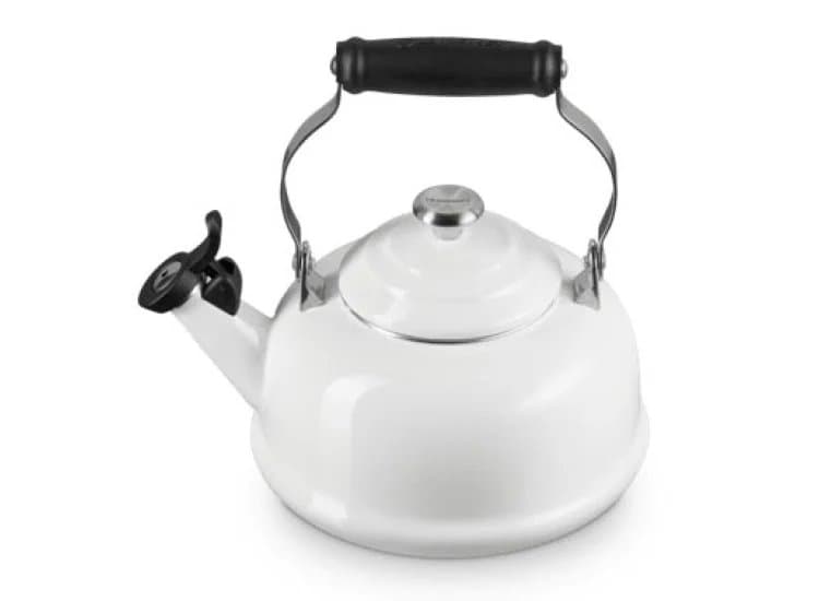 Le Creuset 1.7 Qt. Classic Whistling Kettle In White - 40114260010241